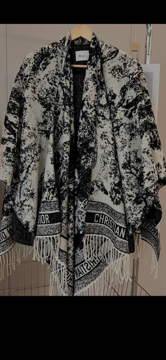 Poncho Christian Dior model 2026-iarnă
