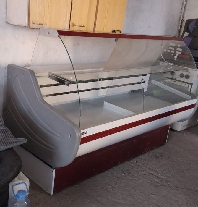 Холодильник витринный