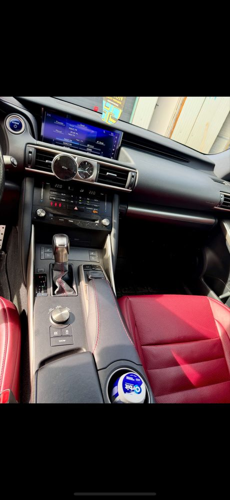 Vand Lexus Is 300 h modelul F sport