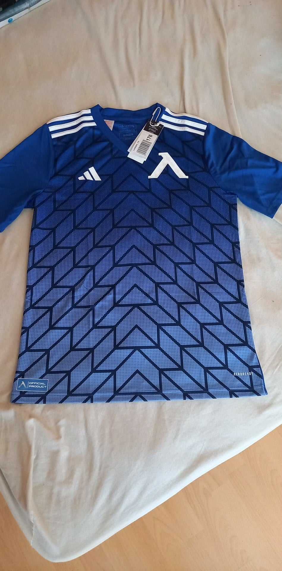 Детска официална фланелка Adidas на Левски. 15-16 години / 176.