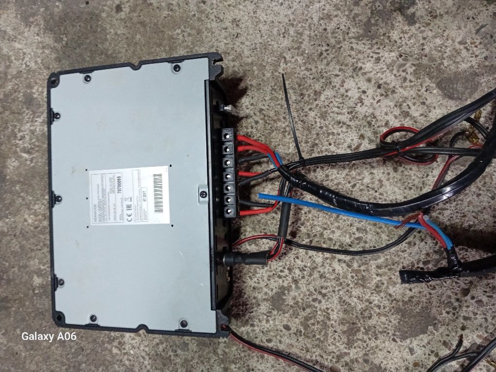 Vând amplificator/statie auto KENWOOD KAC-PS702EX de 500W