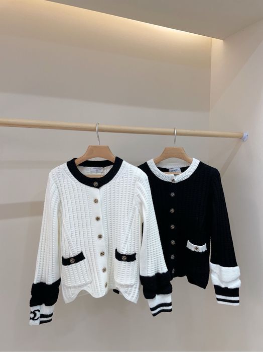 Bluza Chanel , calitate premium , pe comanda , noua , orice marime , S