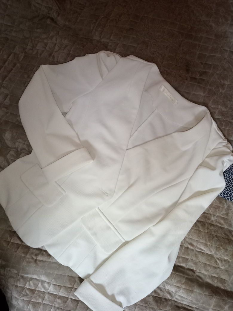 Пиджак белая. Хорошее состояние