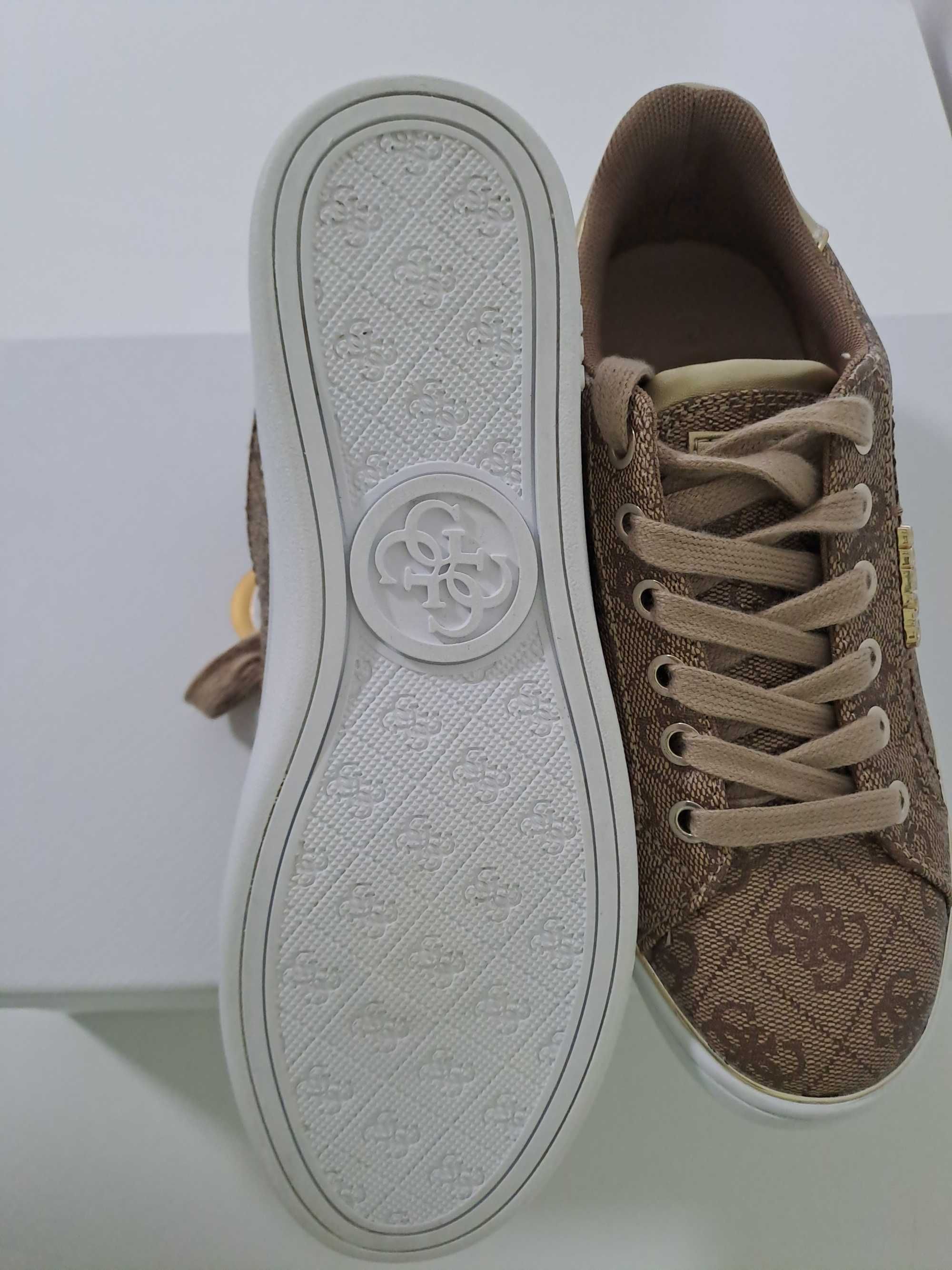 Дамски спортни обувки GUESS 35 размер