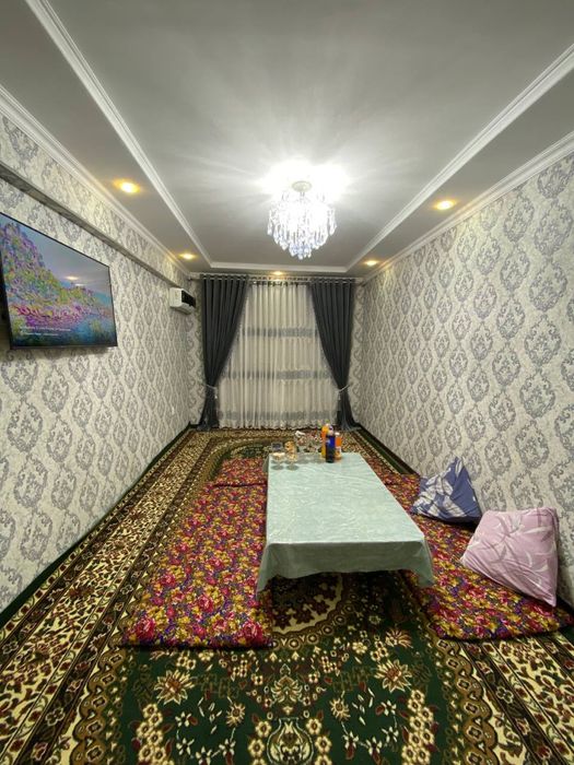 Маклерсиз срочно шахар марказида 2 хонали 1 этажда евро ремонт уй соти