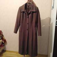 Продам 2 пальто размеры 44-48
