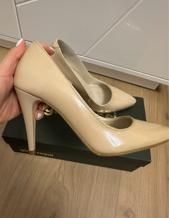 Pantofi stiletto crem piele lacuita 35