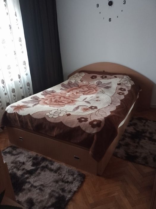 Vând foarte avantajos set dormitor