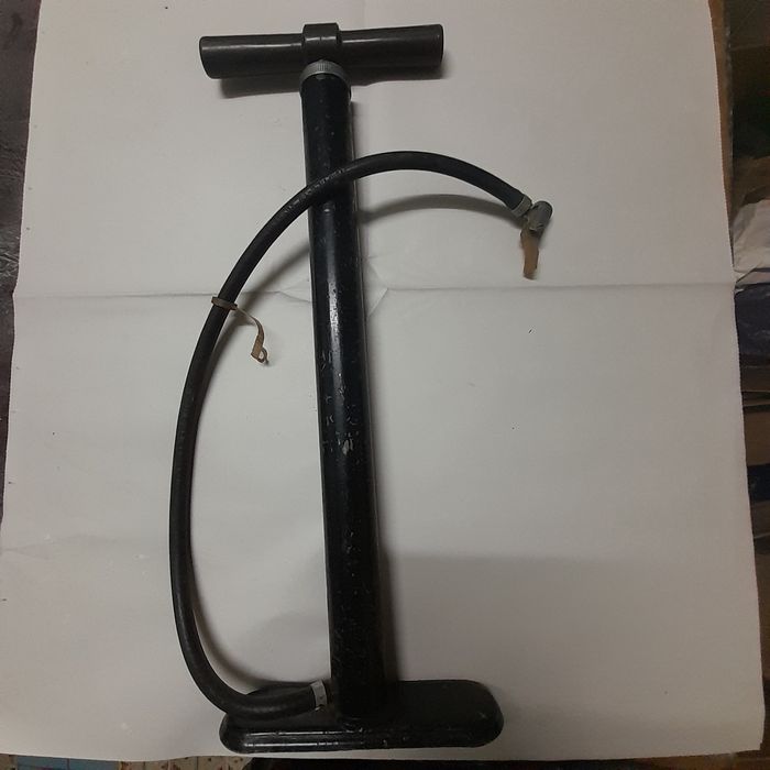 Насос для подкачки авто и вело шин. Производство СССР.