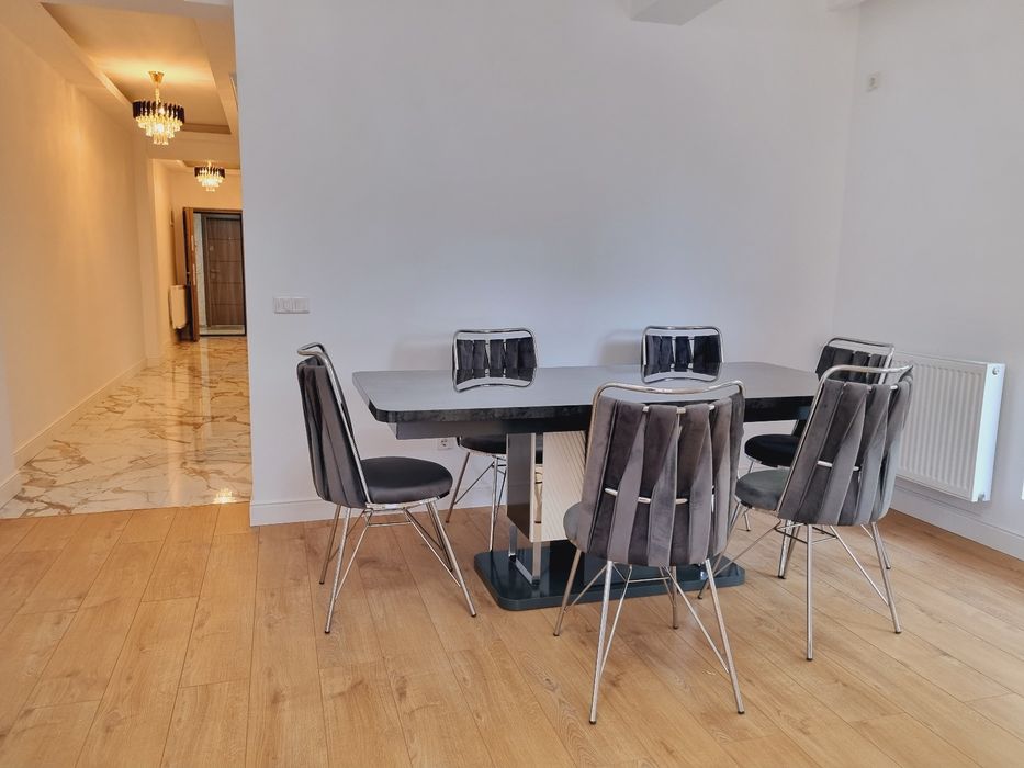 Proprietar Ap 4 camere cu curte proprie  Parc Bazilescu