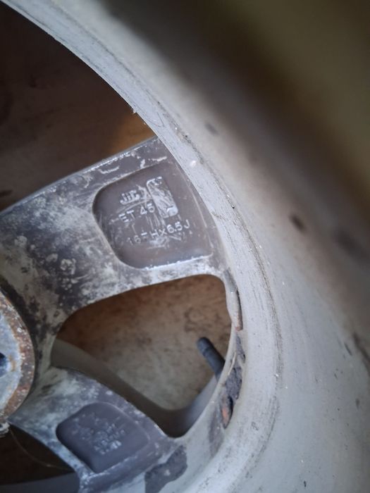 Vând cauciucuri de iarna