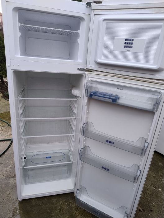 Vând frigider Whirlpool