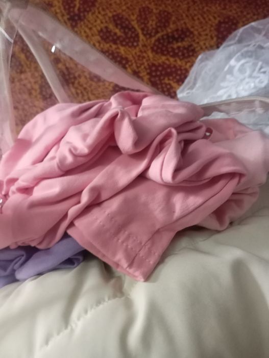 Срочно отдам женские вещи два мешка