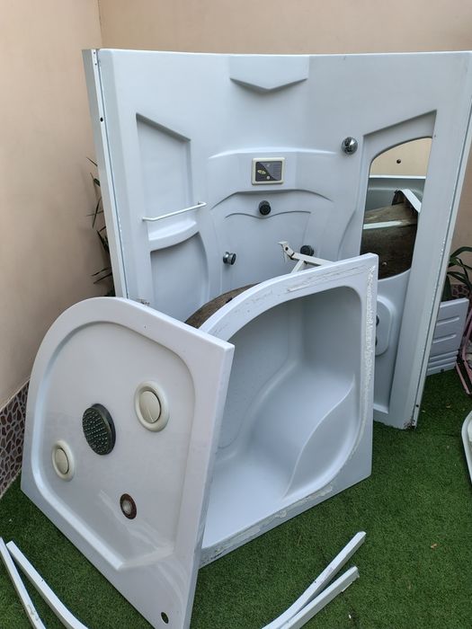 Cabina de dus cu hidromasaj