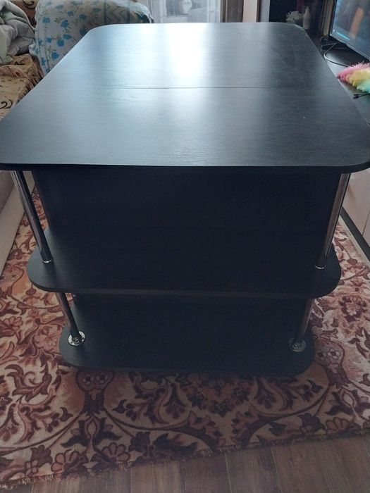 Стол стильный,обеденный