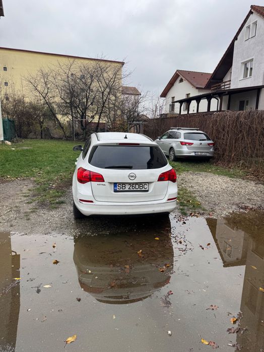 Vând Opel Astra J