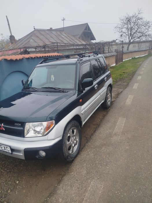 Vând Mitsubishi pajero pinin
