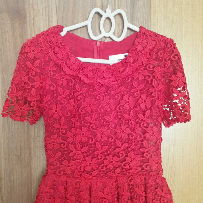 Rochie dantelata, purtata o data