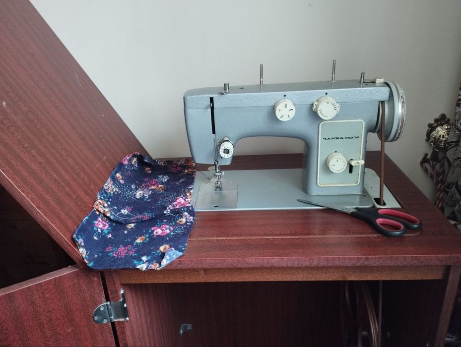Швейная машина Чайка 142