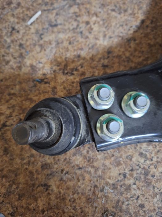 Продаётся рычаг нижний передний левый на Sang Yong New Action