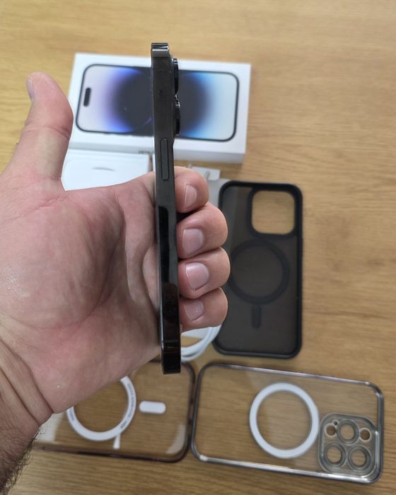 • iPhone 14 Pro 128GB – Stare excelentă, liber de rețea, fără iCloud