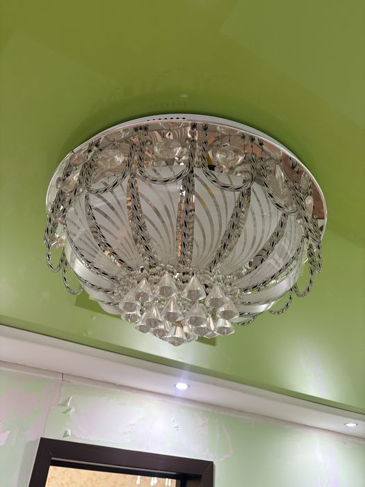 Продается люстра.