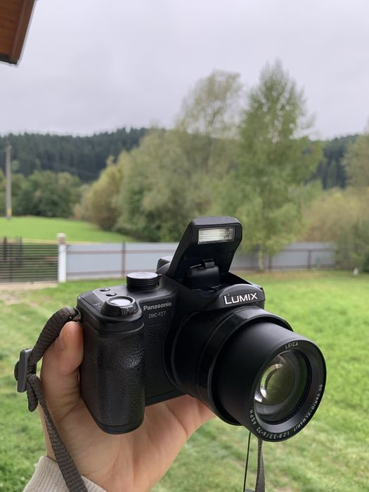 Aparat foto Panasonic Lumix DMC-FZ7 – Obiectiv Leica