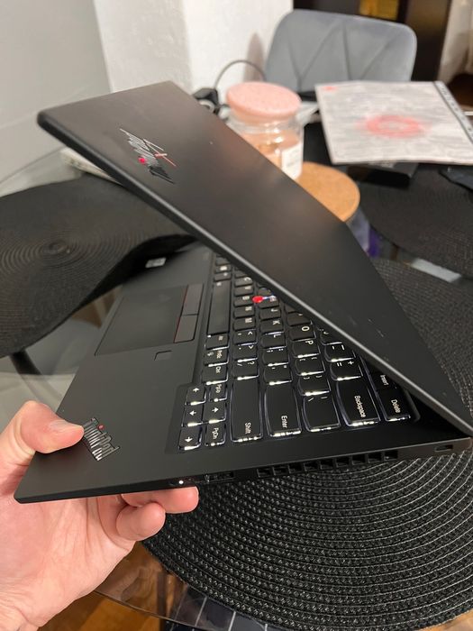 Lenovo x1 carbon i7 10610u 16gb ram 512ssd