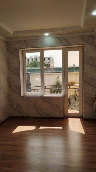 Yangi bozor yonida kvartira sotiladi