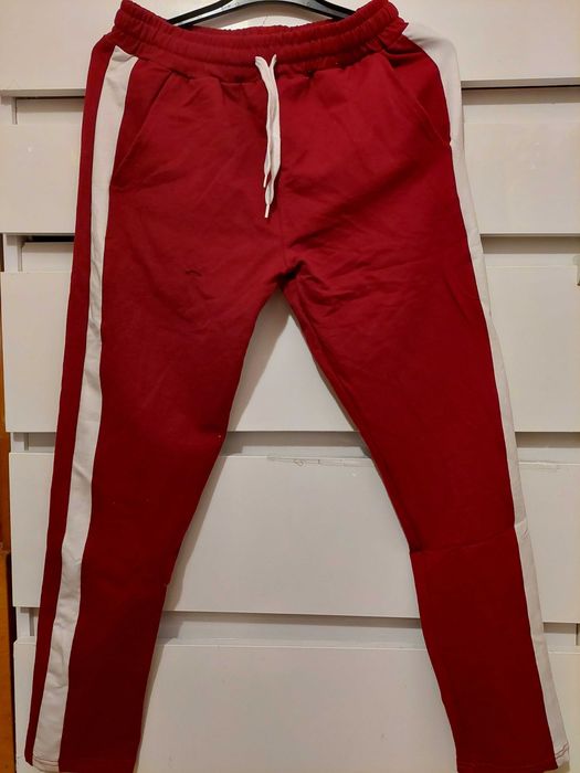 Pantaloni sport/sala rosii cu dungi albe TRANSPORT GRATUIT