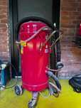 Aparat mobil de sablat 80 litri, cu aspiratie – HBM 01594