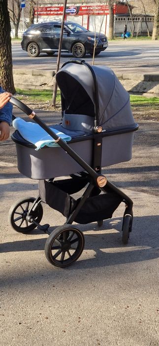 Коляска 3 в 1 в хорошем состоянии и  продам недорого и стульчик