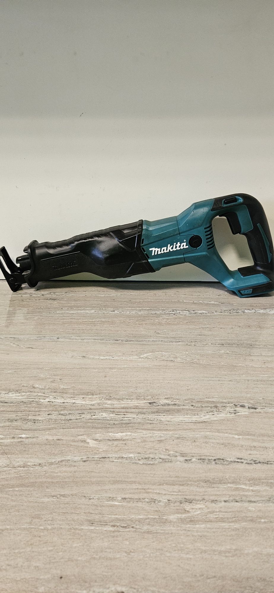 Makita Саблен трион DJR186 18V.