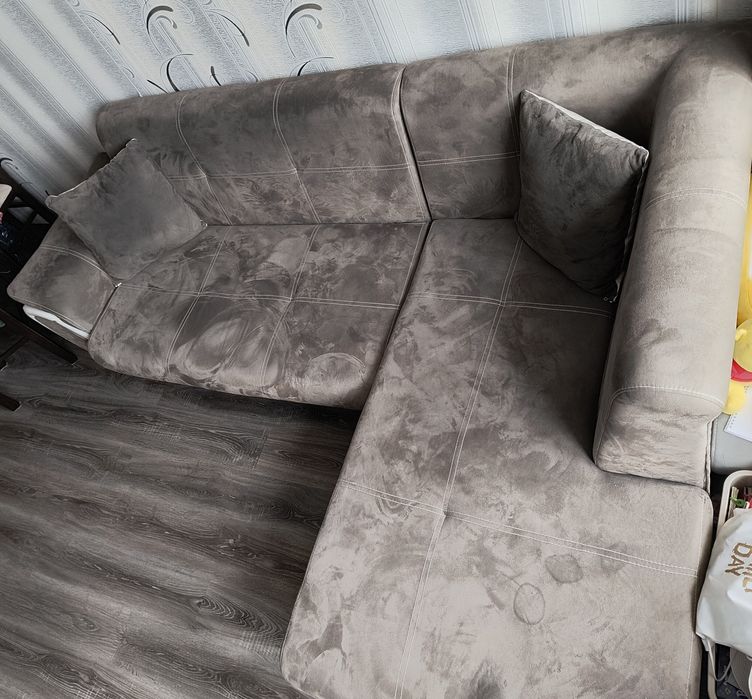 Десен ъглов диван