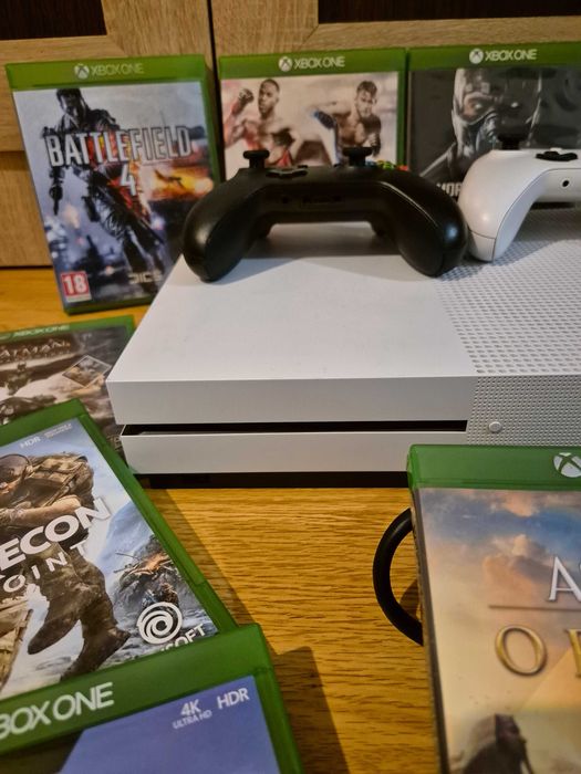 Xbox One S impecabil - 12 jocuri - 2 controllere