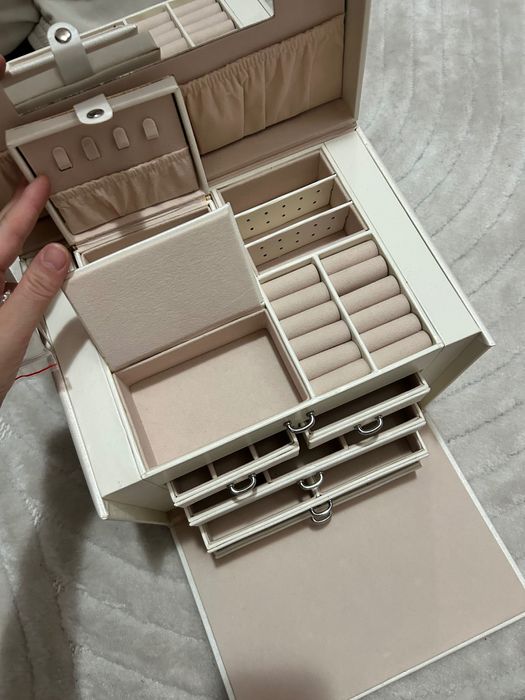 Кутия за бижу злато