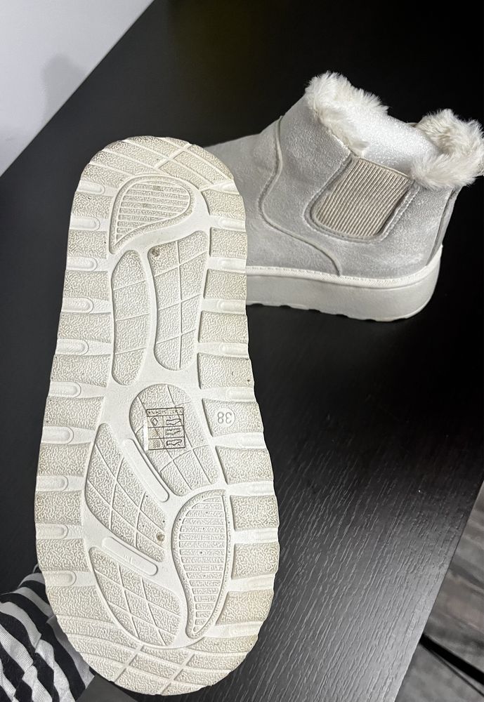 Дамски обувки, ново UGGS