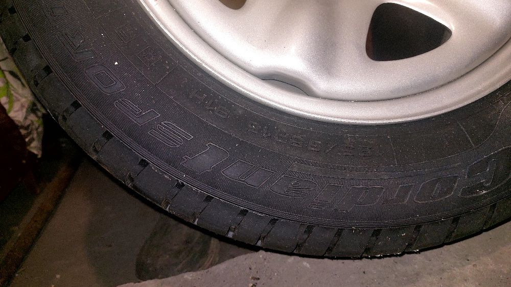 Продам летние шины с дисками