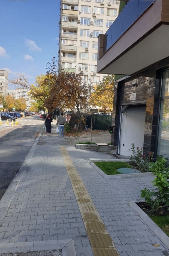 Парко място в зона Б 18 , кв Света Троица, със зарядно за електро кола