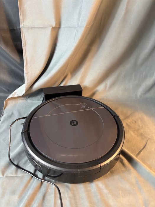 Aspirator Robot iRobot Roomba I7+ cu Svuotare Automată pentru piese