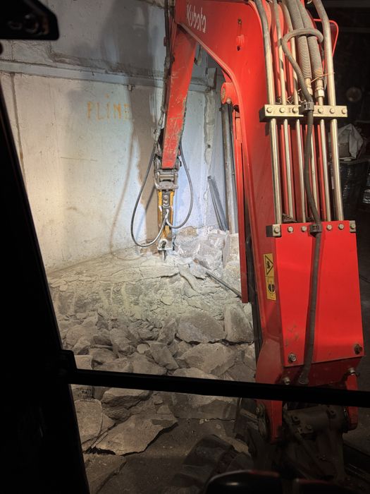 De inchiriat miniexcavator 2,7 t