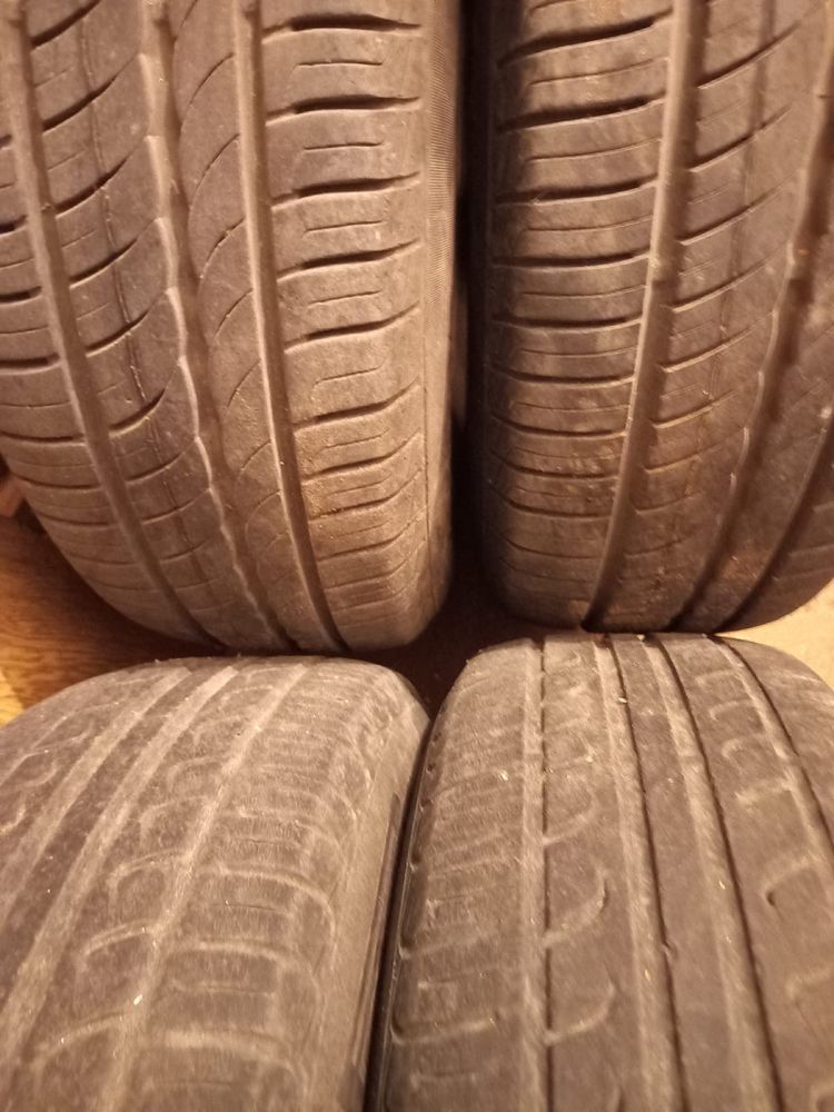 Продавам 4 джанти с гуми Pirelli