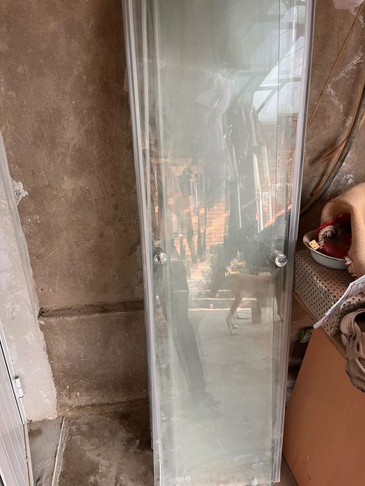 Душ кабины и умывальники