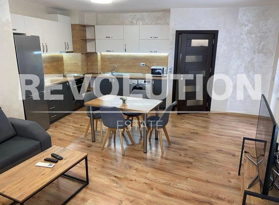 Тристаен апартамент в района на Левски!