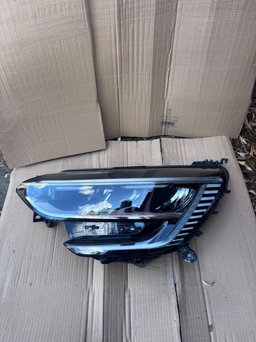 Far stanga Renault Megane 4 / IV FACELIFT CA NOU 260602681R