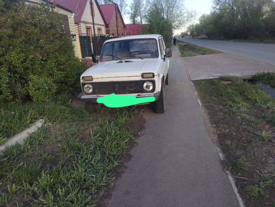 Продам машину ниву