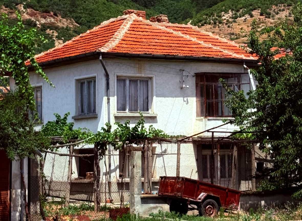 Продава се Къща на Два етажа - гр. Твърдица