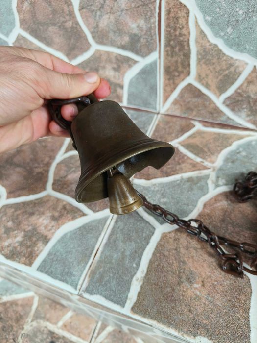 Două clopote pentru animale