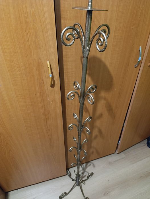 Vând suport .lampadar fier