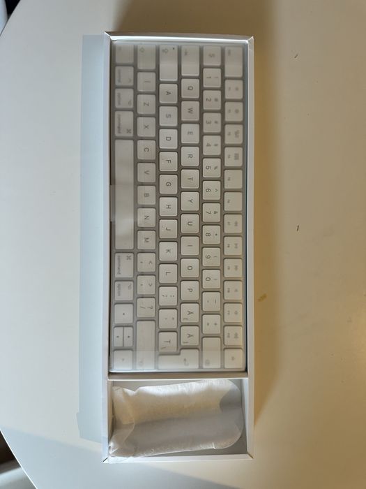 Tastatură Apple A1644 - NOUĂ, Sigilată! Layout RO